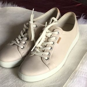 Women’s soft 7 casual Ecco leather shoes, size 9